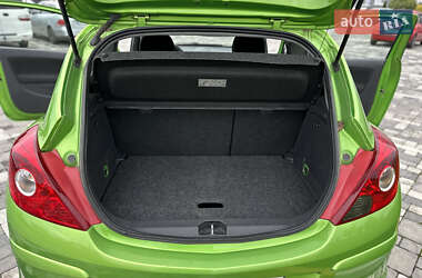 Хетчбек Opel Corsa 2011 в 
