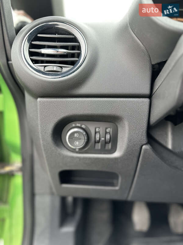 Хетчбек Opel Corsa 2011 в Ірпені