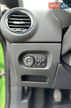 Хетчбек Opel Corsa 2011 в 