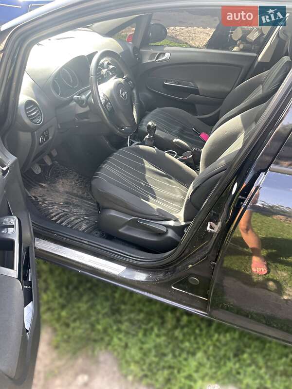 Хэтчбек Opel Corsa 2010 в Липовой Долине