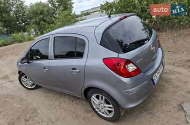 Хэтчбек Opel Corsa 2009 в 