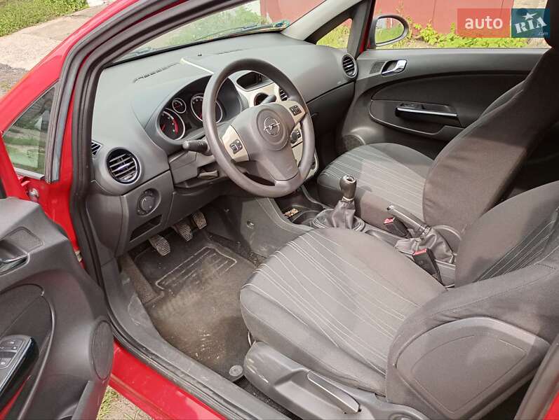 Хэтчбек Opel Corsa 2006 в Киеве