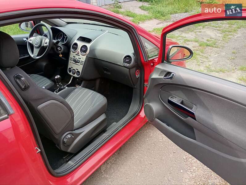 Хэтчбек Opel Corsa 2006 в Киеве