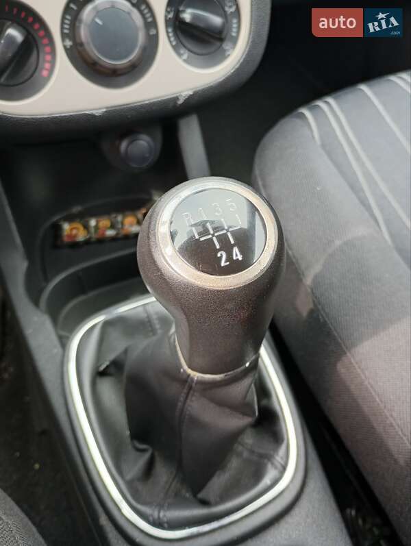 Хэтчбек Opel Corsa 2006 в Киеве