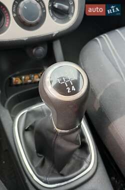 Хэтчбек Opel Corsa 2006 в 