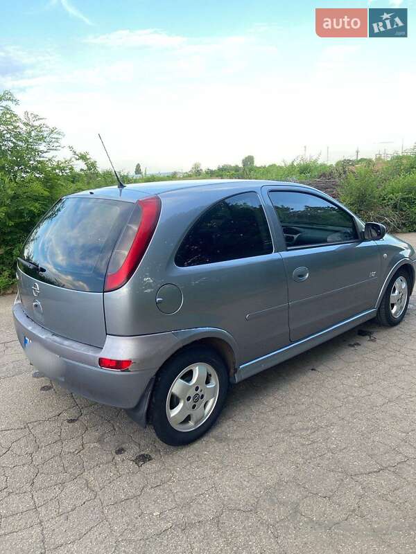 Хэтчбек Opel Corsa 2003 в Желтых Водах