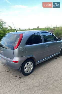 Хэтчбек Opel Corsa 2003 в 