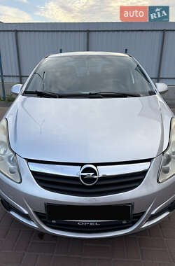Хэтчбек Opel Corsa 2009 в 