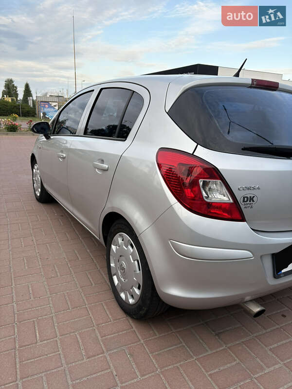 Хэтчбек Opel Corsa 2009 в Полтаве