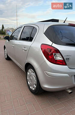 Хэтчбек Opel Corsa 2009 в 
