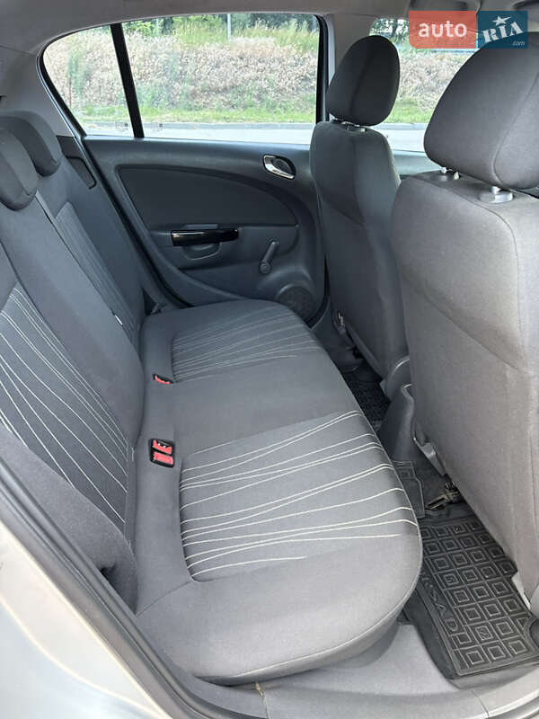 Хэтчбек Opel Corsa 2009 в Полтаве