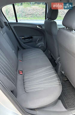 Хэтчбек Opel Corsa 2009 в 