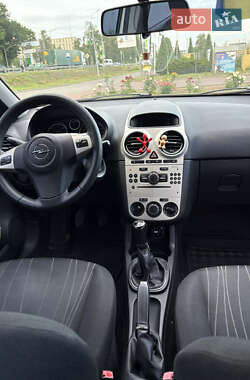 Хэтчбек Opel Corsa 2009 в 