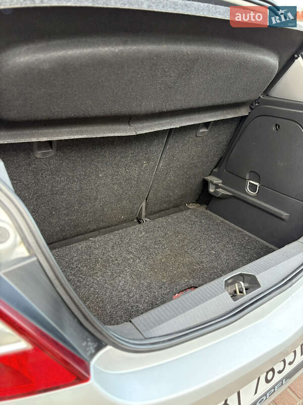 Хэтчбек Opel Corsa 2009 в Полтаве