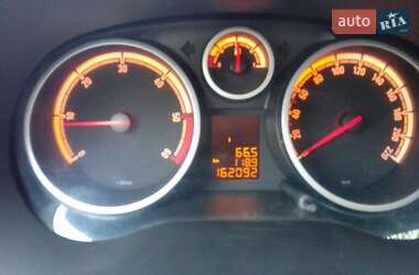 Хэтчбек Opel Corsa 2011 в 
