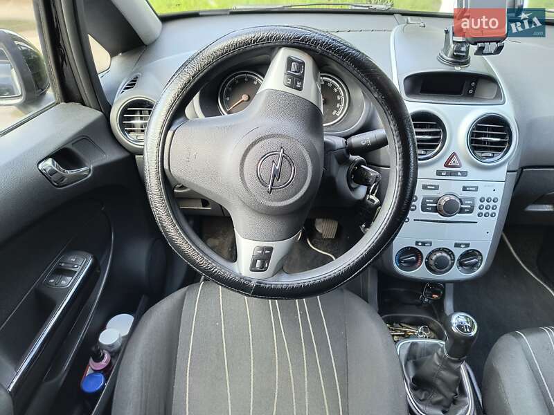 Хэтчбек Opel Corsa 2009 в Чернигове