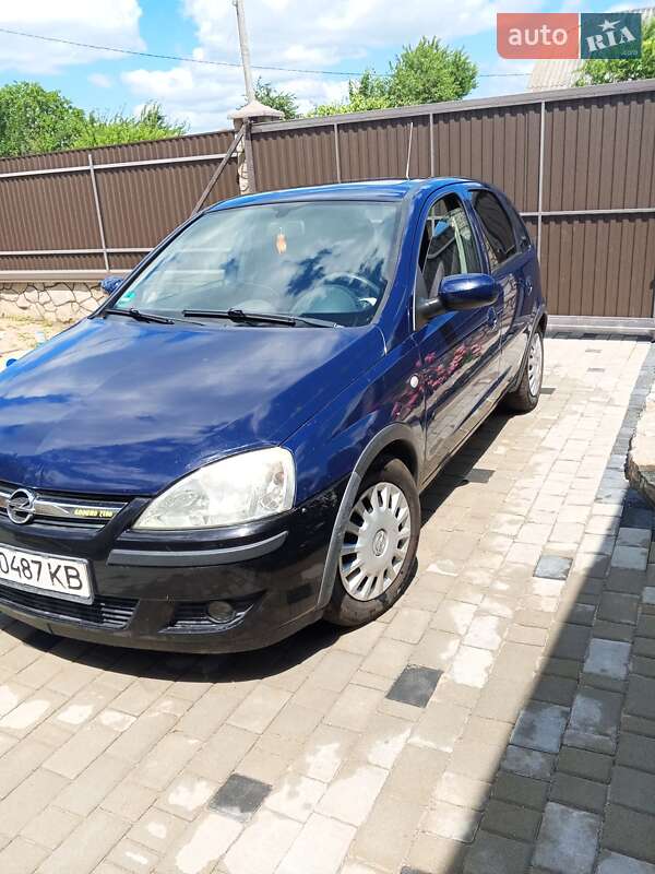 Хэтчбек Opel Corsa 2004 в 