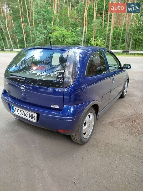 Хетчбек Opel Corsa 2006 в Краснограді