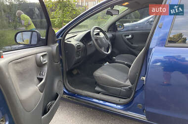Хэтчбек Opel Corsa 2003 в 