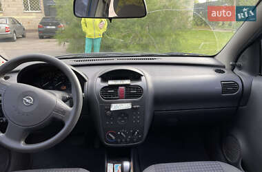 Хэтчбек Opel Corsa 2003 в 