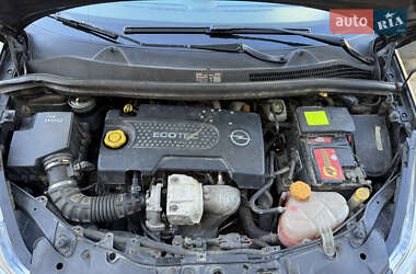 Хэтчбек Opel Corsa 2011 в 