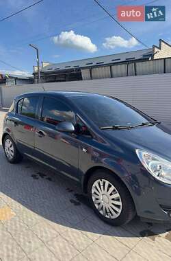 Хэтчбек Opel Corsa 2007 в 