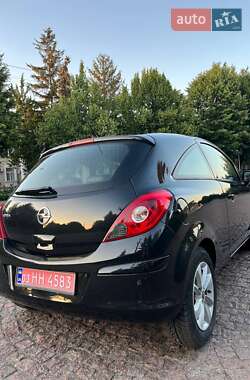 Хэтчбек Opel Corsa 2014 в 