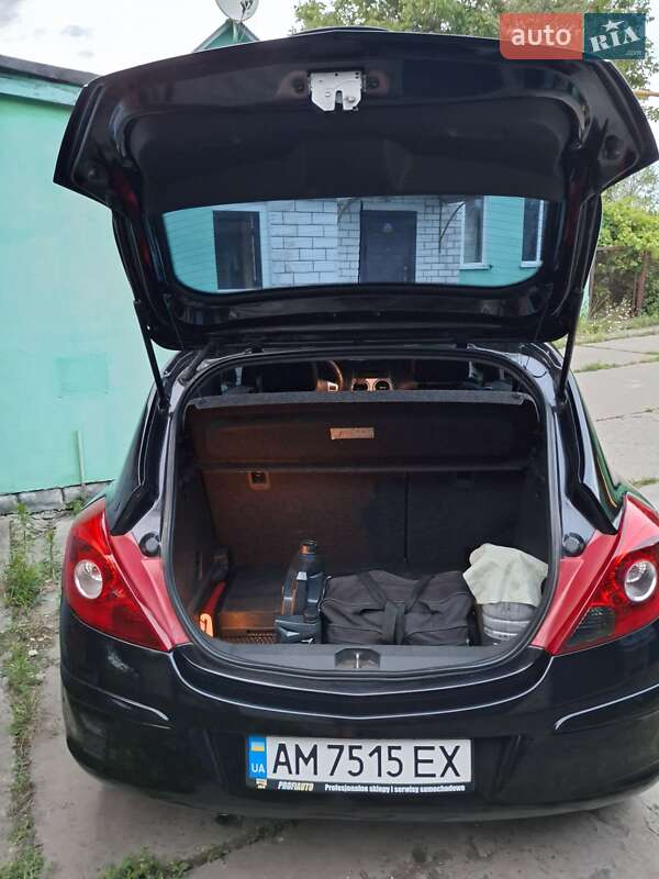Хэтчбек Opel Corsa 2009 в Коростене