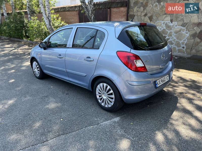Хэтчбек Opel Corsa 2007 в Киеве