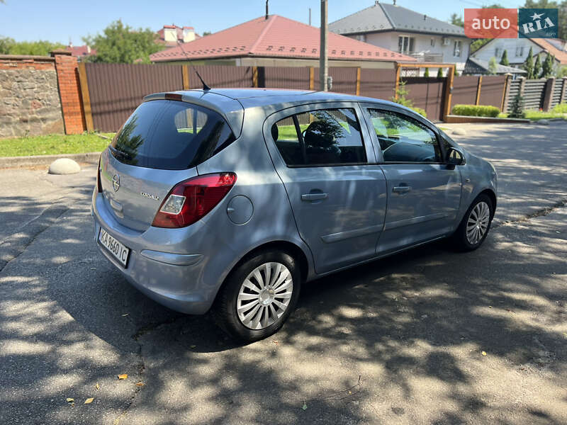 Хэтчбек Opel Corsa 2007 в Киеве