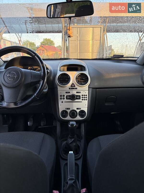 Хетчбек Opel Corsa 2009 в Івано-Франківську