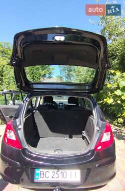 Хэтчбек Opel Corsa 2011 в 