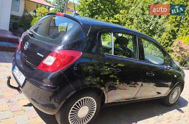 Хэтчбек Opel Corsa 2011 в 