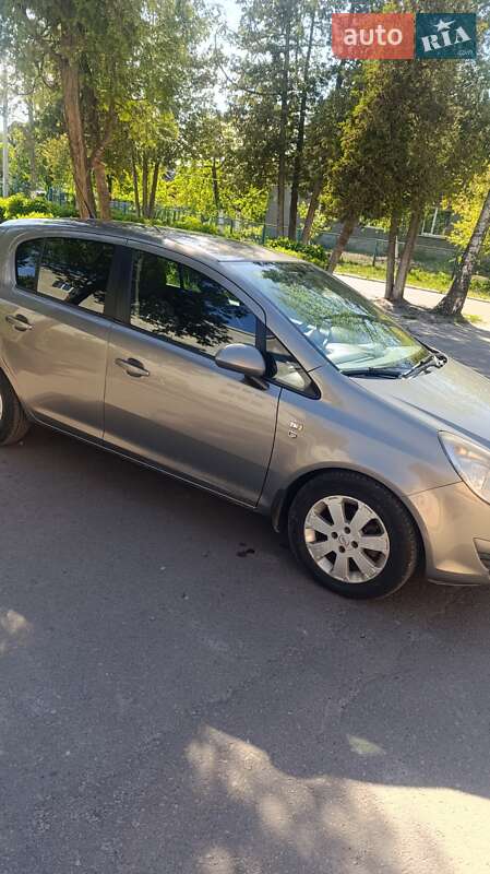 Хетчбек Opel Corsa 2011 в Любомлі