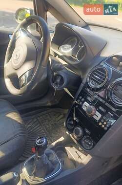 Хэтчбек Opel Corsa 2011 в 