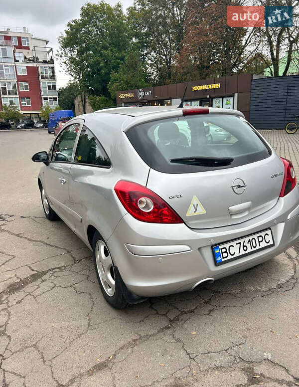 Хэтчбек Opel Corsa 2006 в Львове