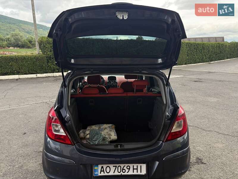 Хэтчбек Opel Corsa 2008 в Виноградове
