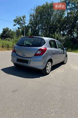 Хэтчбек Opel Corsa 2009 в 