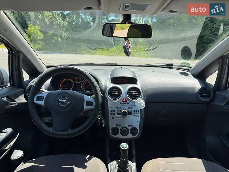 Хэтчбек Opel Corsa 2009 в Львове