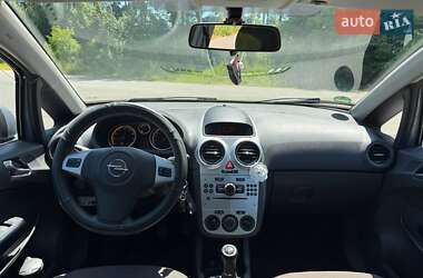 Хэтчбек Opel Corsa 2009 в 