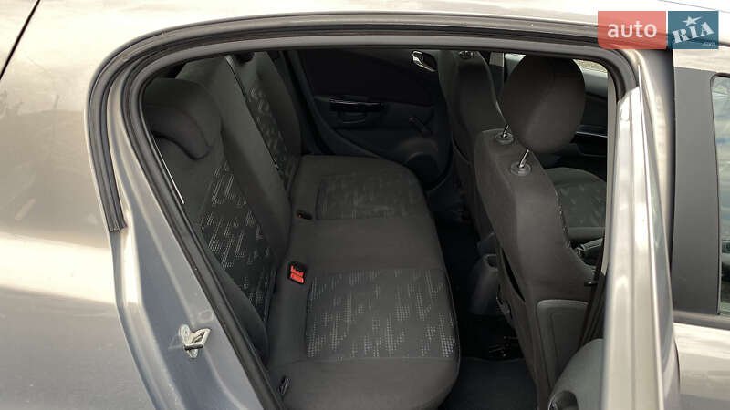 Хэтчбек Opel Corsa 2011 в Луцке