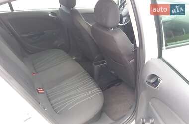 Хэтчбек Opel Corsa 2010 в 