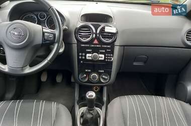 Хэтчбек Opel Corsa 2010 в 
