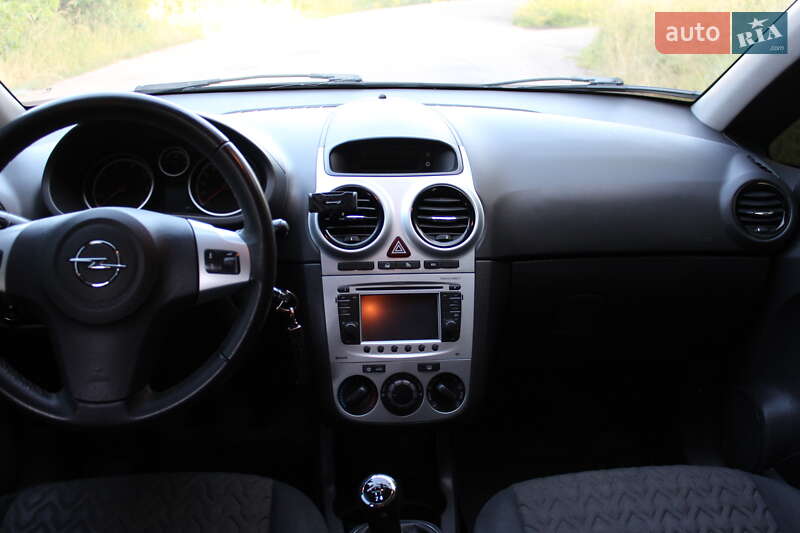 Хэтчбек Opel Corsa 2013 в Ивано-Франковске