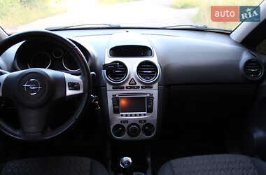 Хэтчбек Opel Corsa 2013 в 