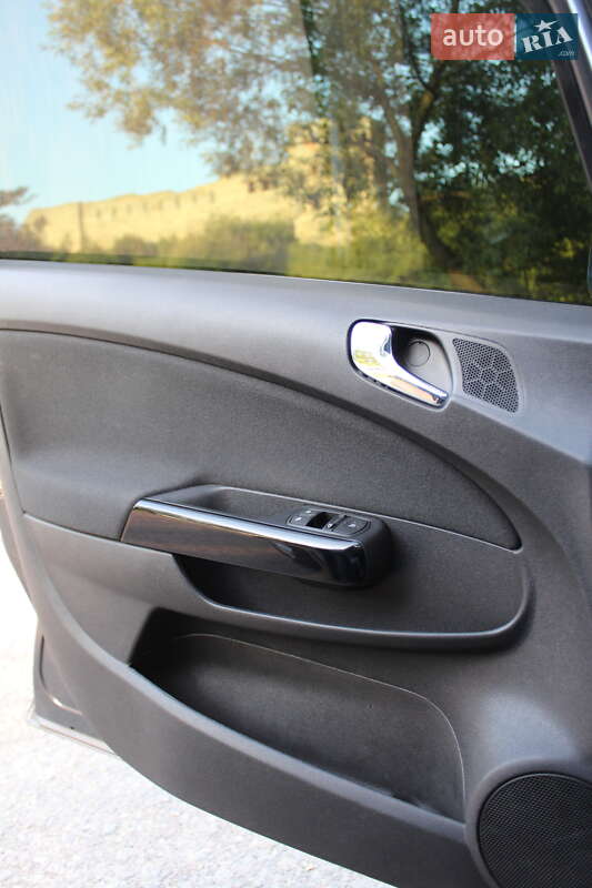 Хэтчбек Opel Corsa 2013 в Ивано-Франковске