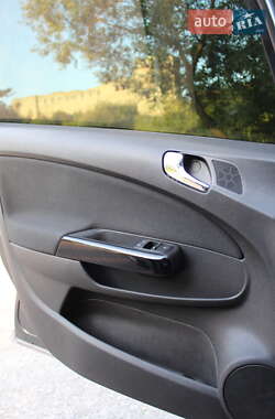Хэтчбек Opel Corsa 2013 в 