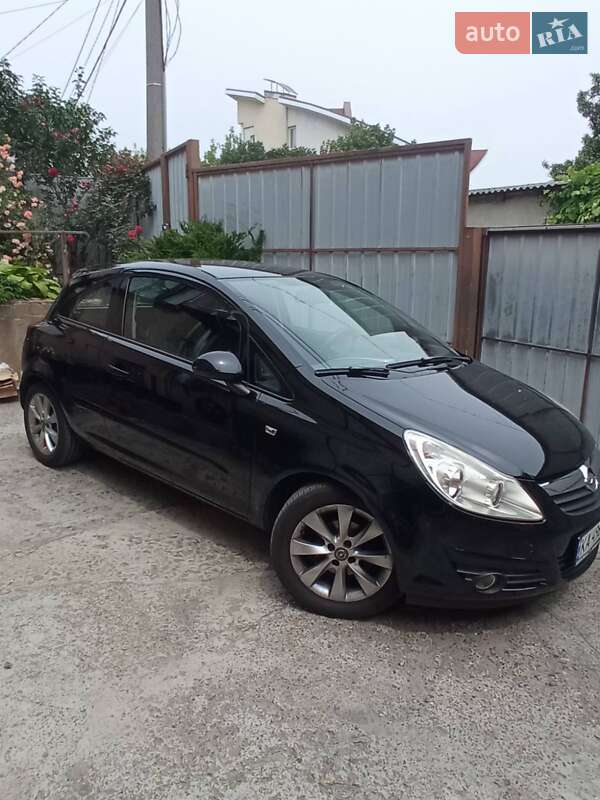 Хэтчбек Opel Corsa 2007 в Киеве