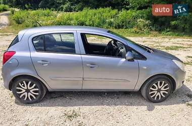Хэтчбек Opel Corsa 2007 в Городке