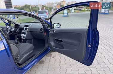 Хэтчбек Opel Corsa 2009 в 